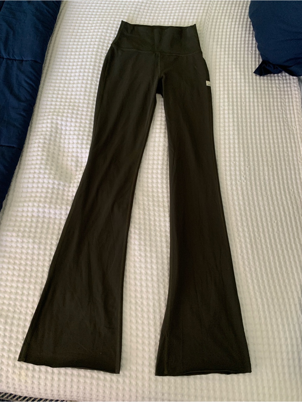 Vuori Women's Olive Green  Flare Yoga Pants size XXS Tall EUC
